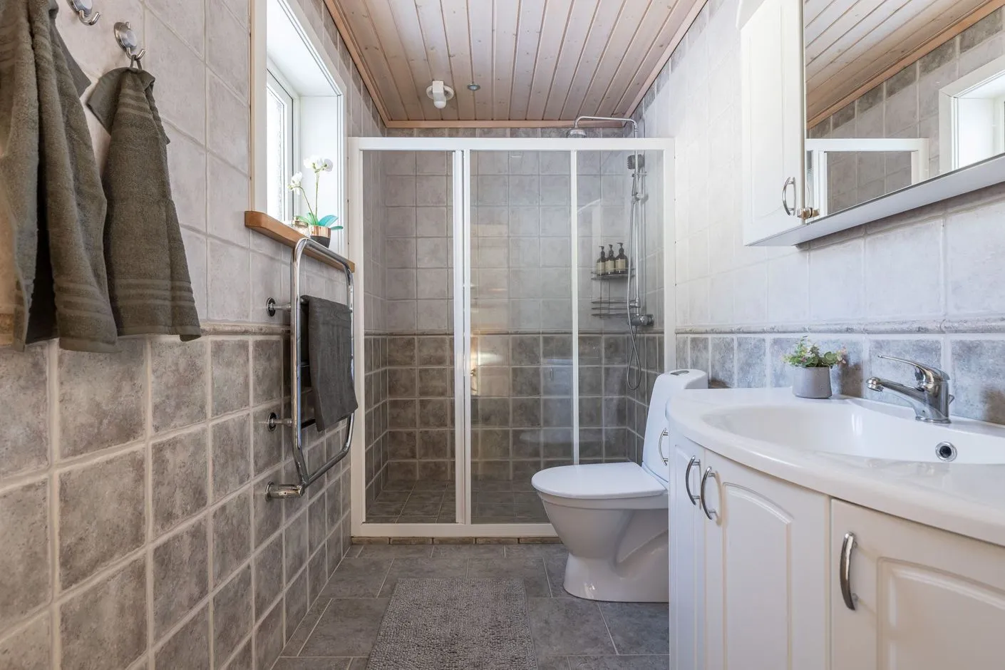 4-Bedroom Furnished House with Expansive Garden in Björnrike, Sweden - View image 19 of 44