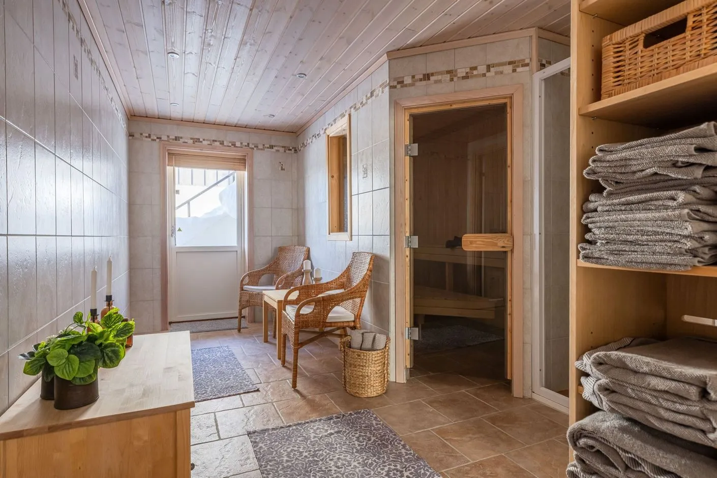 4-Bedroom Furnished House with Expansive Garden in Björnrike, Sweden - View image 24 of 44