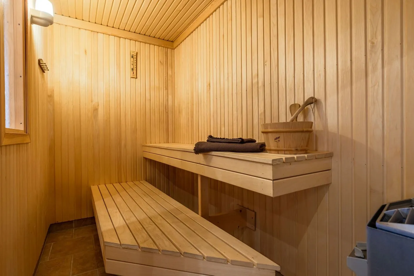 4-Bedroom Furnished House with Expansive Garden in Björnrike, Sweden - View image 25 of 44