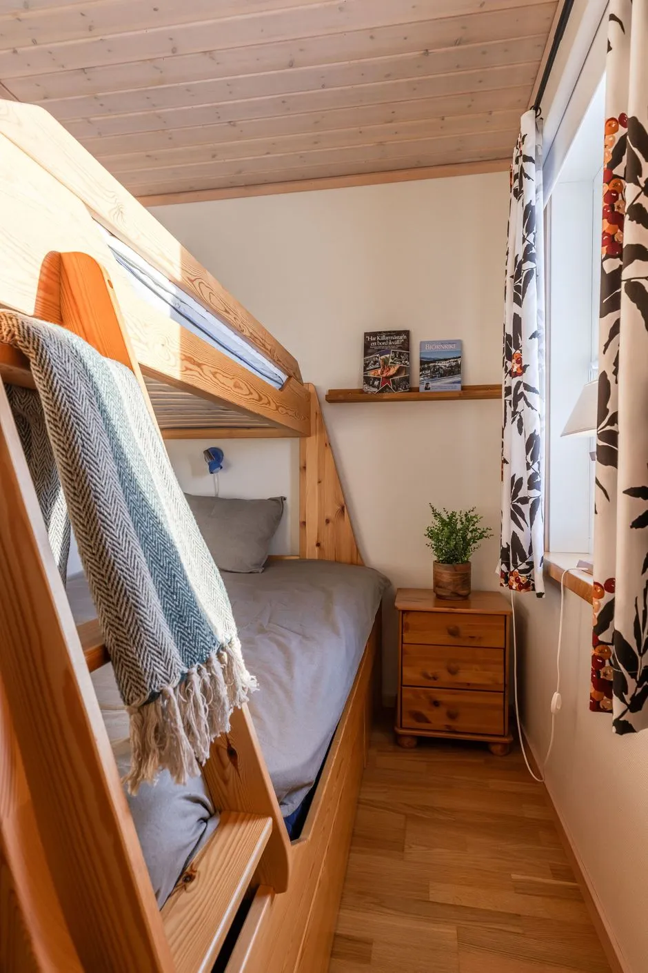 4-Bedroom Furnished House with Expansive Garden in Björnrike, Sweden - View image 28 of 44