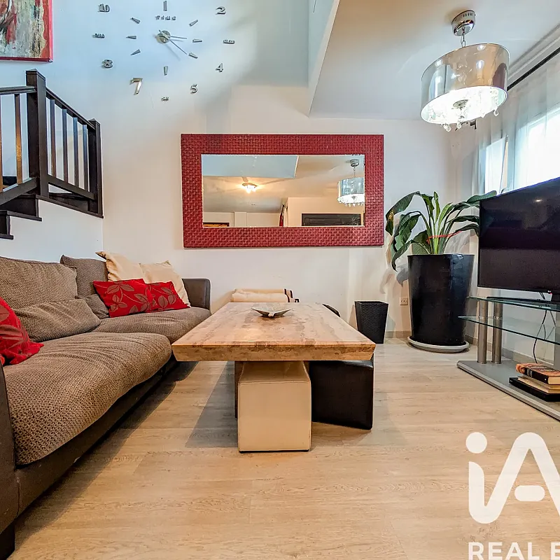 Spacious 4-Bedroom Family Home with Garden in El Sauzal, Spain