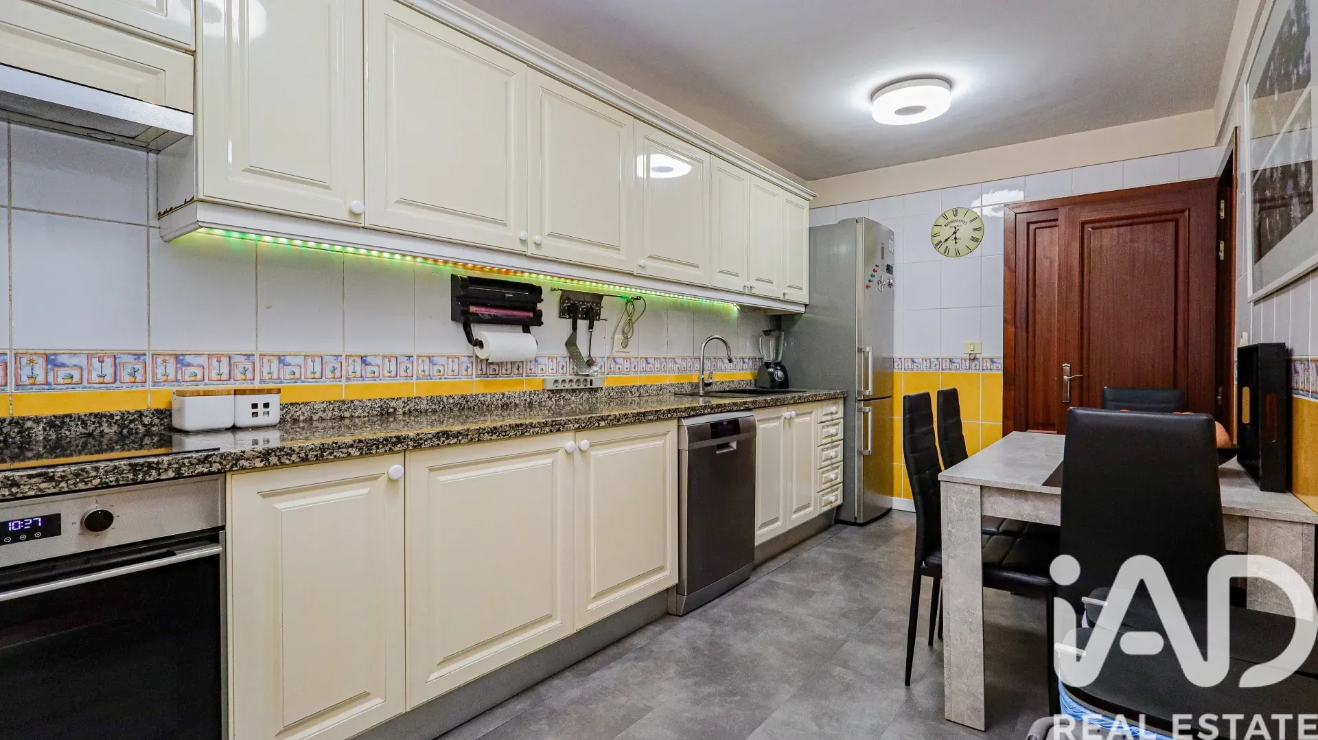 Spacious 4-Bedroom Family Home with Garden in El Sauzal, Spain - View image 10 of 30