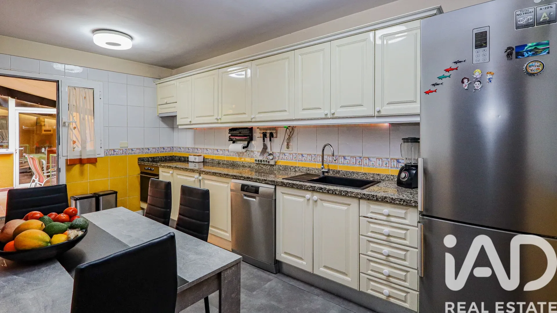 Spacious 4-Bedroom Family Home with Garden in El Sauzal, Spain - View image 11 of 30