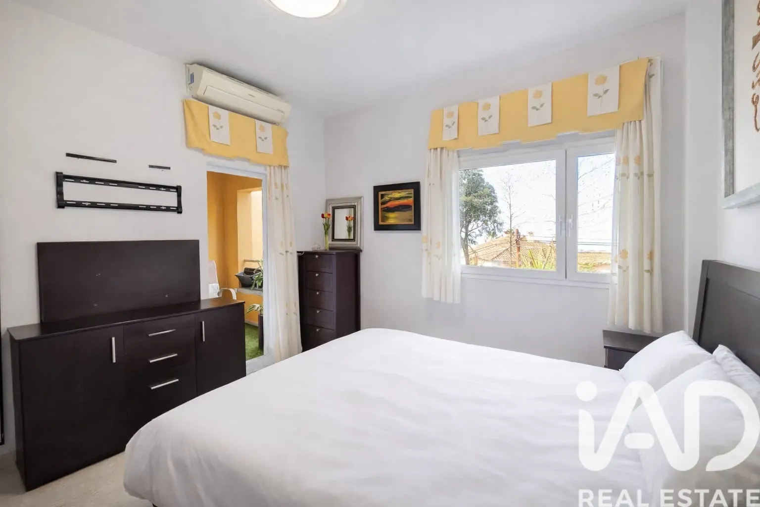 Spacious 4-Bedroom Family Home with Garden in El Sauzal, Spain - View image 22 of 30