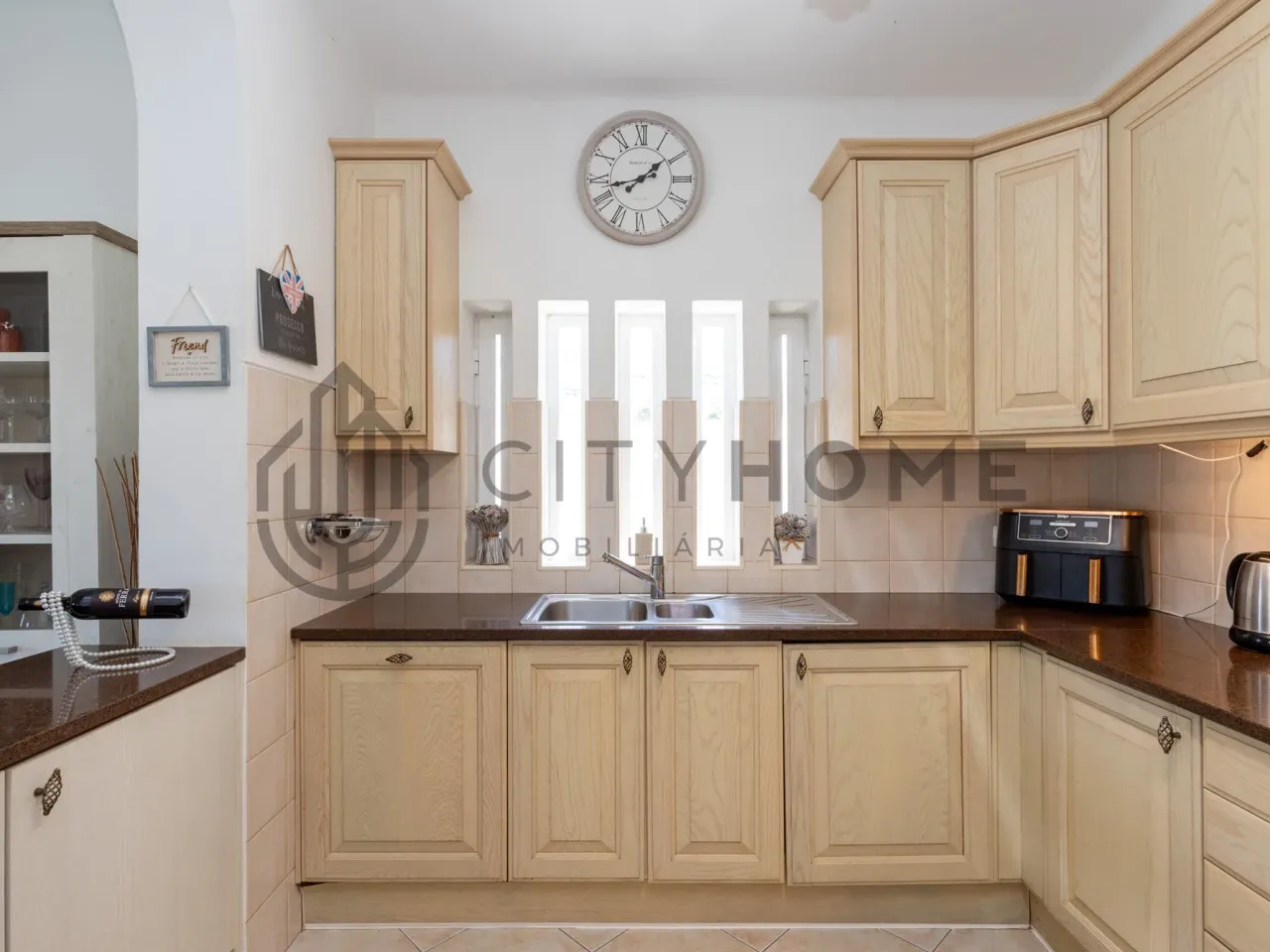 Contemporary 3-Bedroom House with Expansive Pool and Garden in Lagoa Portugal - View image 6 of 46