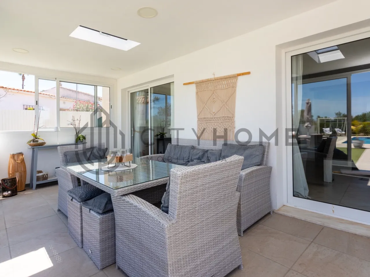 Contemporary 3-Bedroom House with Expansive Pool and Garden in Lagoa Portugal - View image 12 of 46