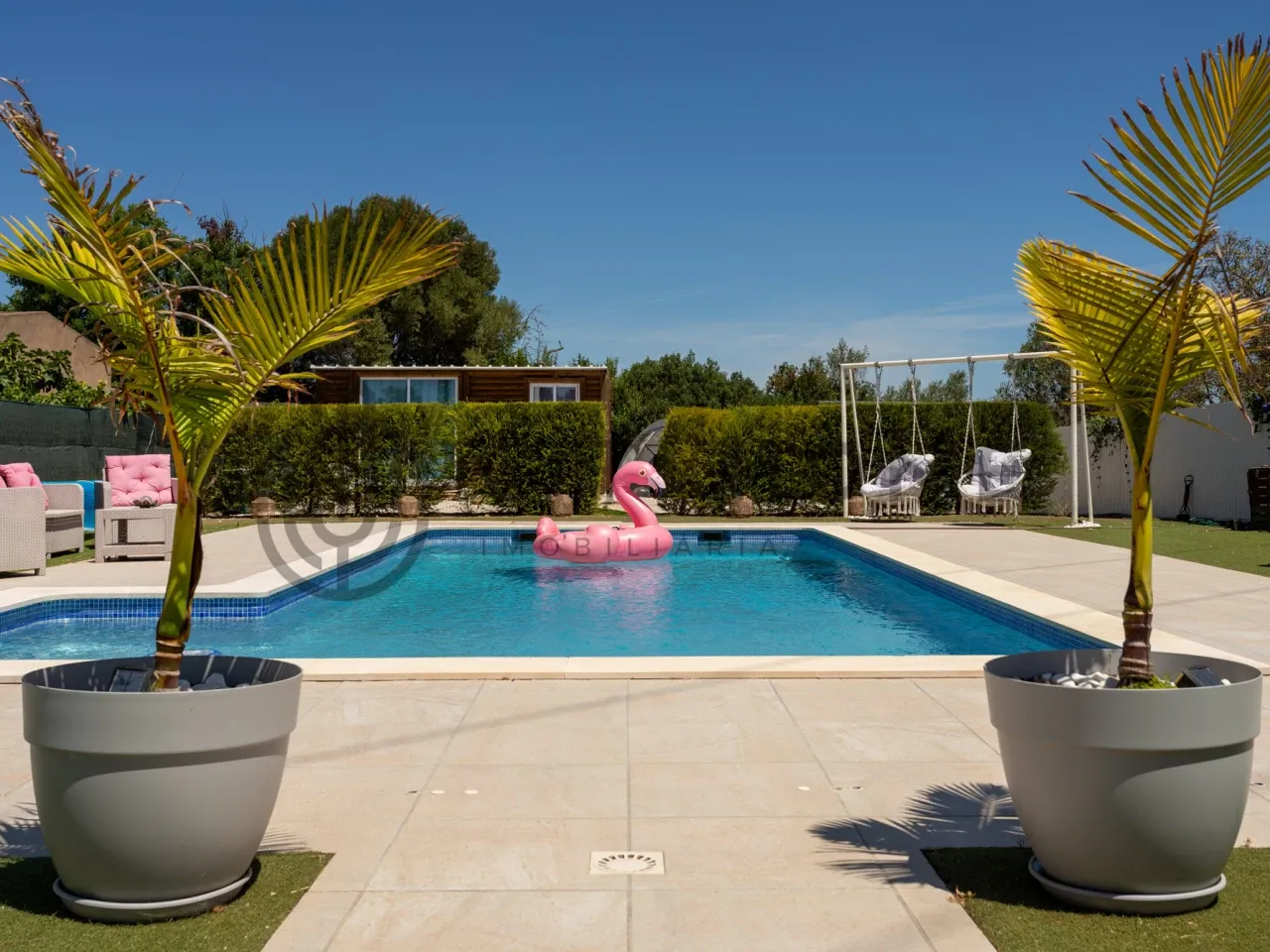 Contemporary 3-Bedroom House with Expansive Pool and Garden in Lagoa Portugal - View image 14 of 46