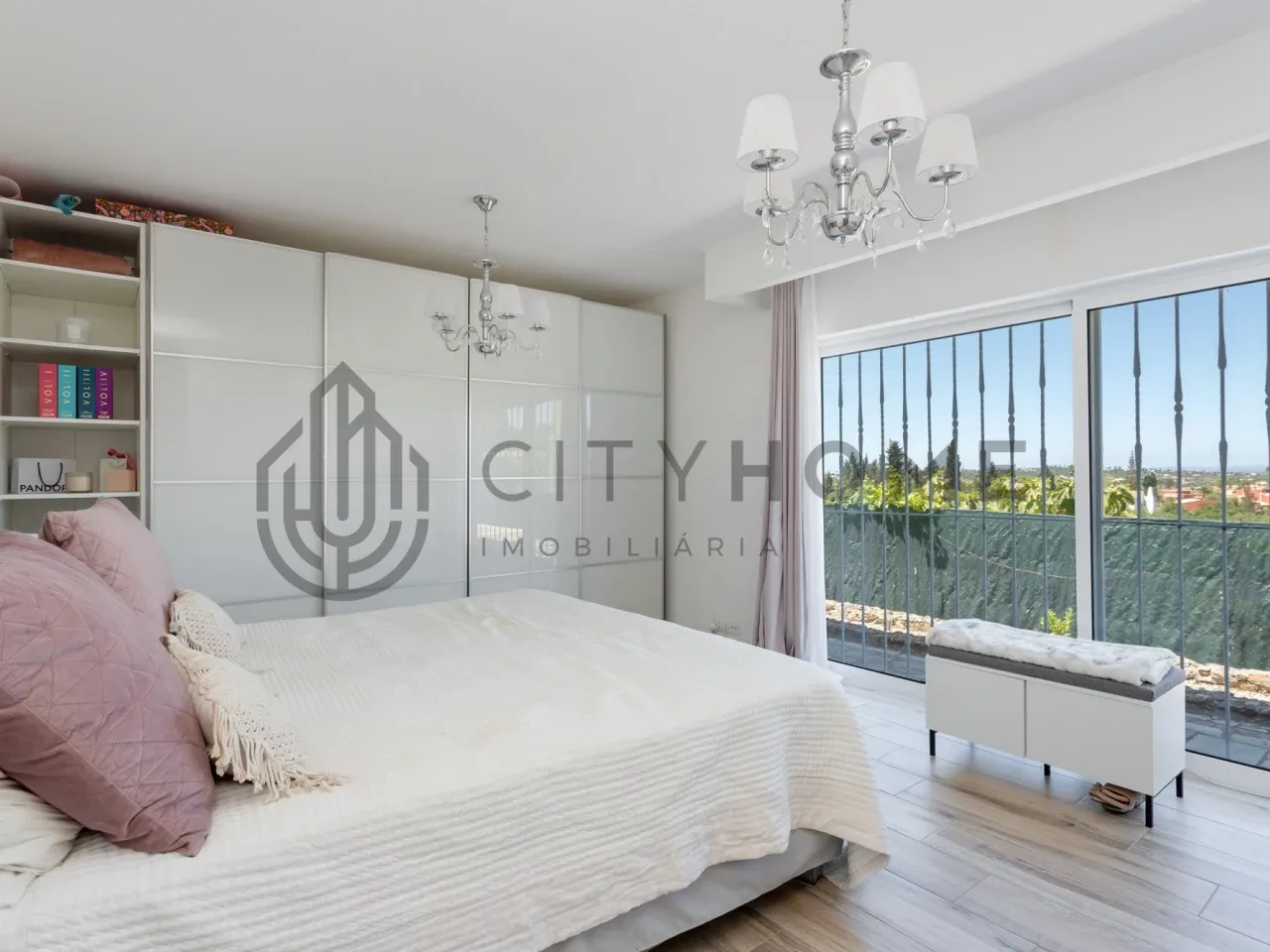 Contemporary 3-Bedroom House with Expansive Pool and Garden in Lagoa Portugal - View image 17 of 46