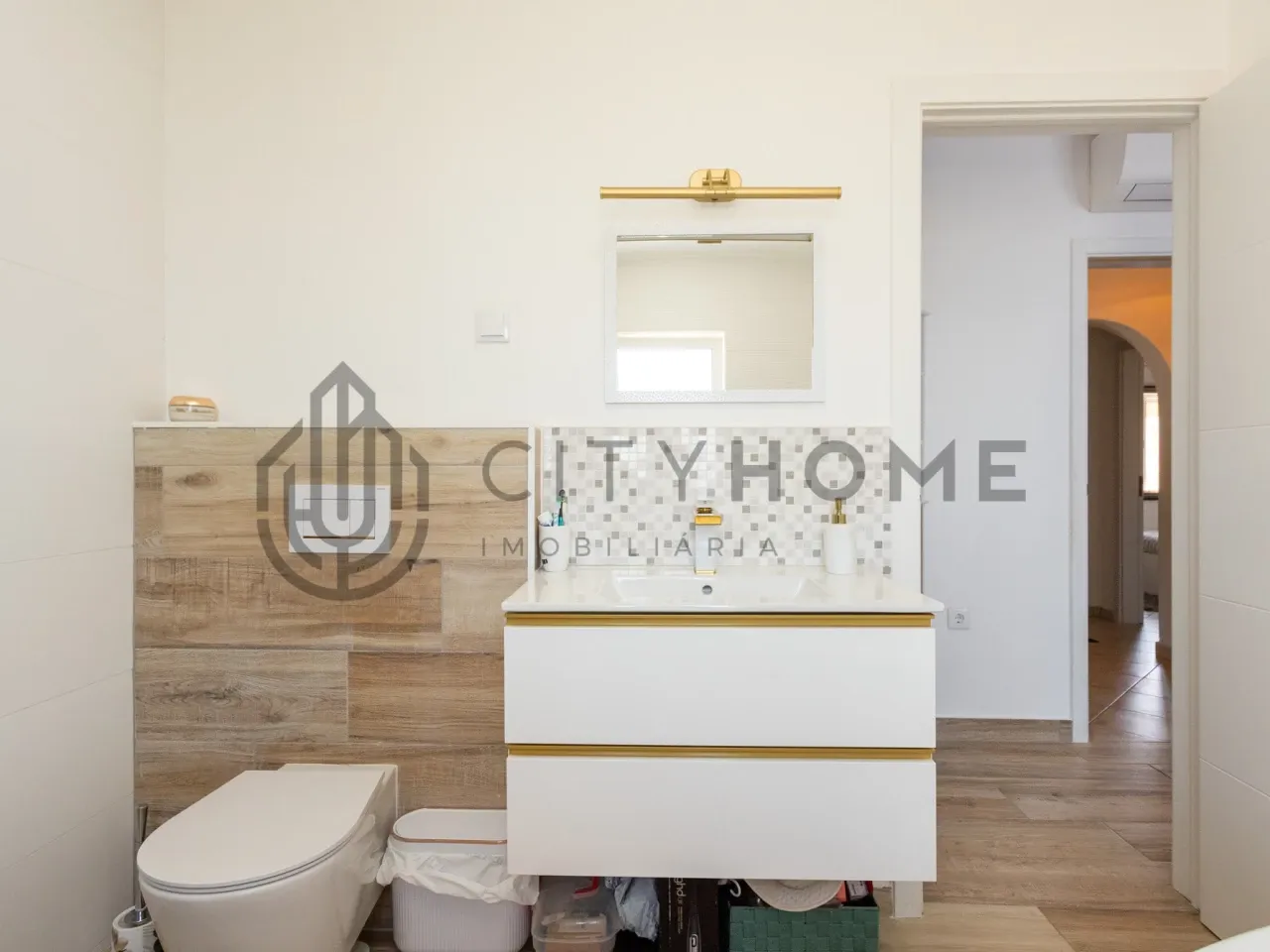 Contemporary 3-Bedroom House with Expansive Pool and Garden in Lagoa Portugal - View image 18 of 46