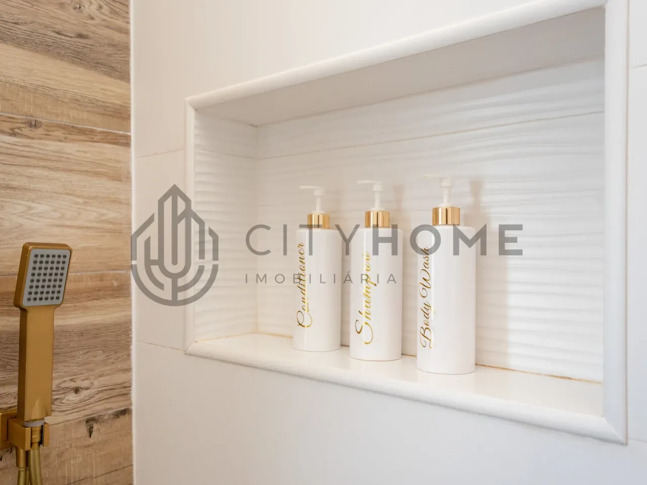 Contemporary 3-Bedroom House with Expansive Pool and Garden in Lagoa Portugal - View image 19 of 46