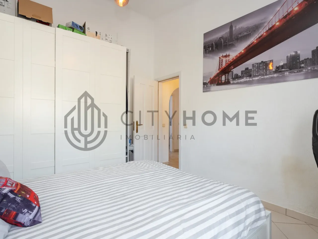 Contemporary 3-Bedroom House with Expansive Pool and Garden in Lagoa Portugal - View image 25 of 46