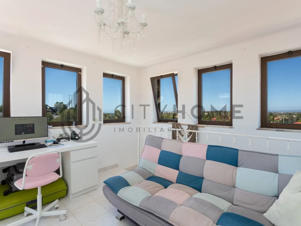 Contemporary 3-Bedroom House with Expansive Pool and Garden in Lagoa Portugal - View image 27 of 46