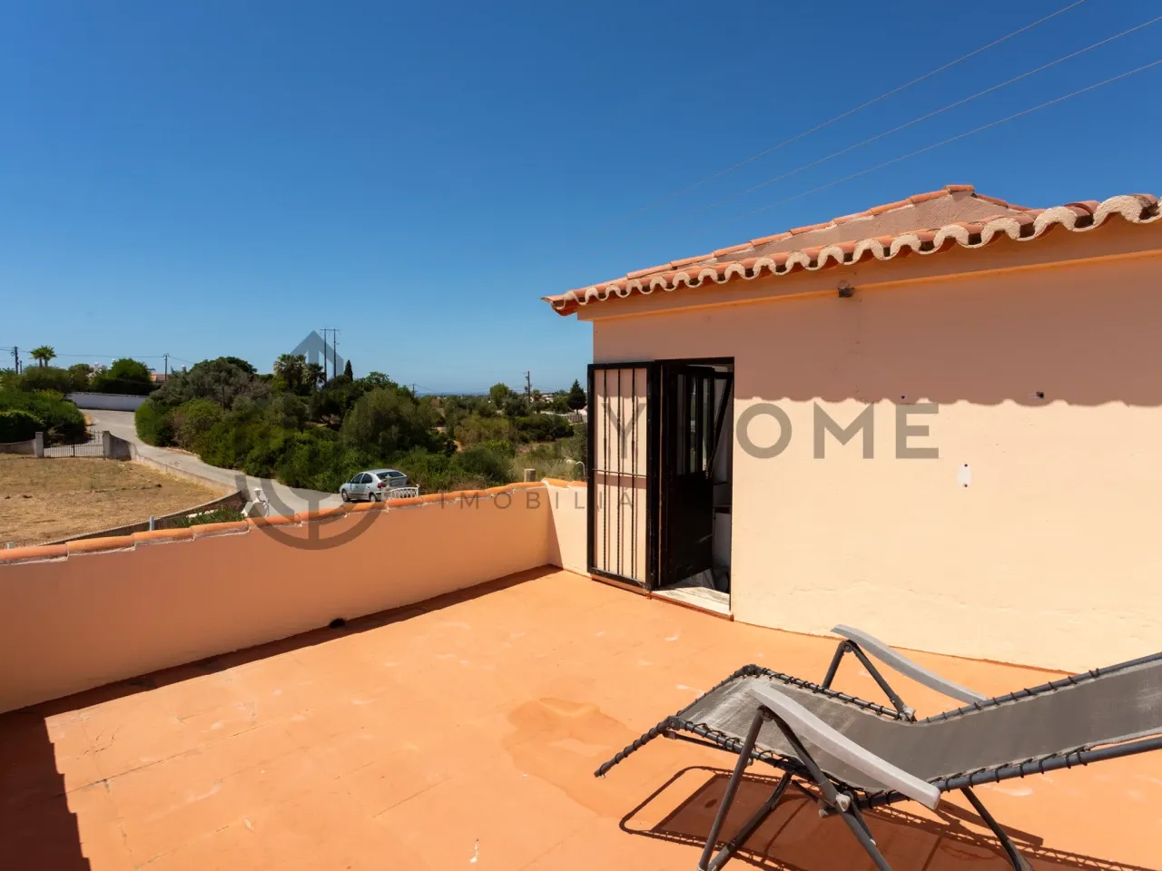 Contemporary 3-Bedroom House with Expansive Pool and Garden in Lagoa Portugal - View image 29 of 46