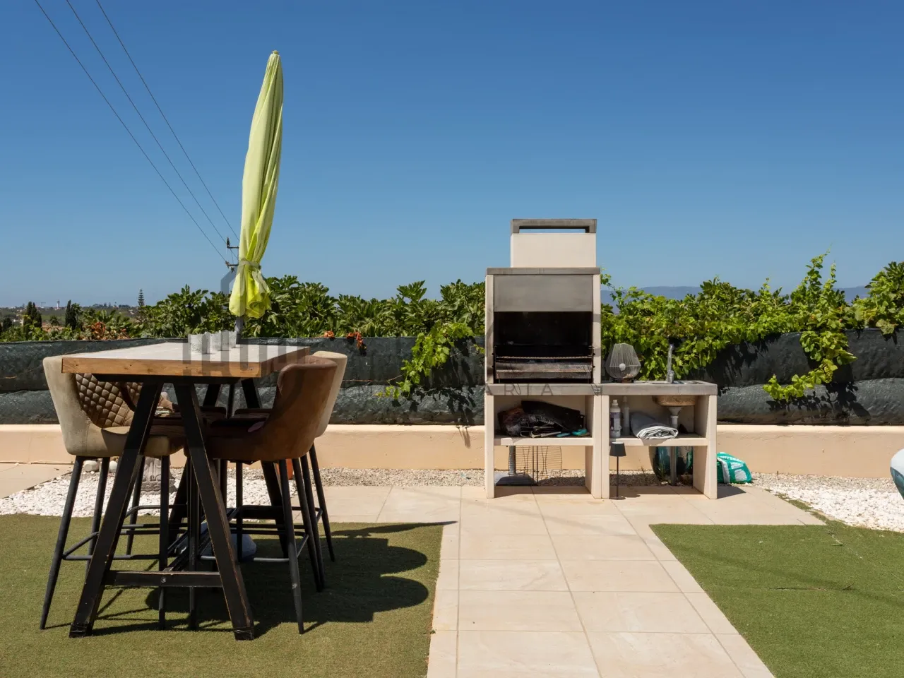 Contemporary 3-Bedroom House with Expansive Pool and Garden in Lagoa Portugal - View image 31 of 46