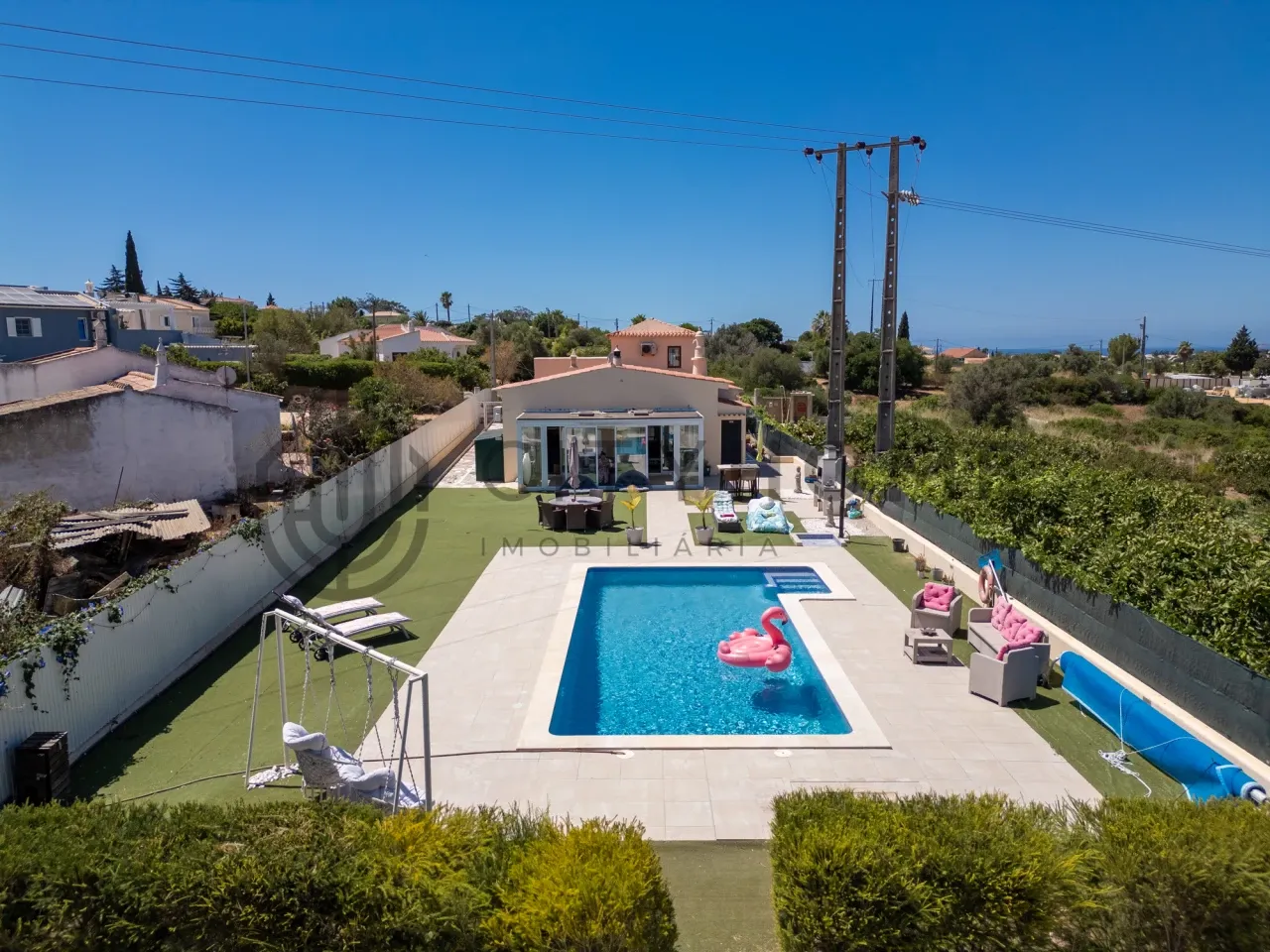 Contemporary 3-Bedroom House with Expansive Pool and Garden in Lagoa Portugal - View image 33 of 46