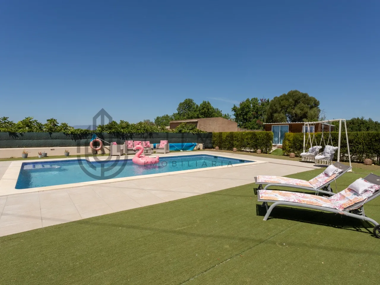 Contemporary 3-Bedroom House with Expansive Pool and Garden in Lagoa Portugal - View image 34 of 46