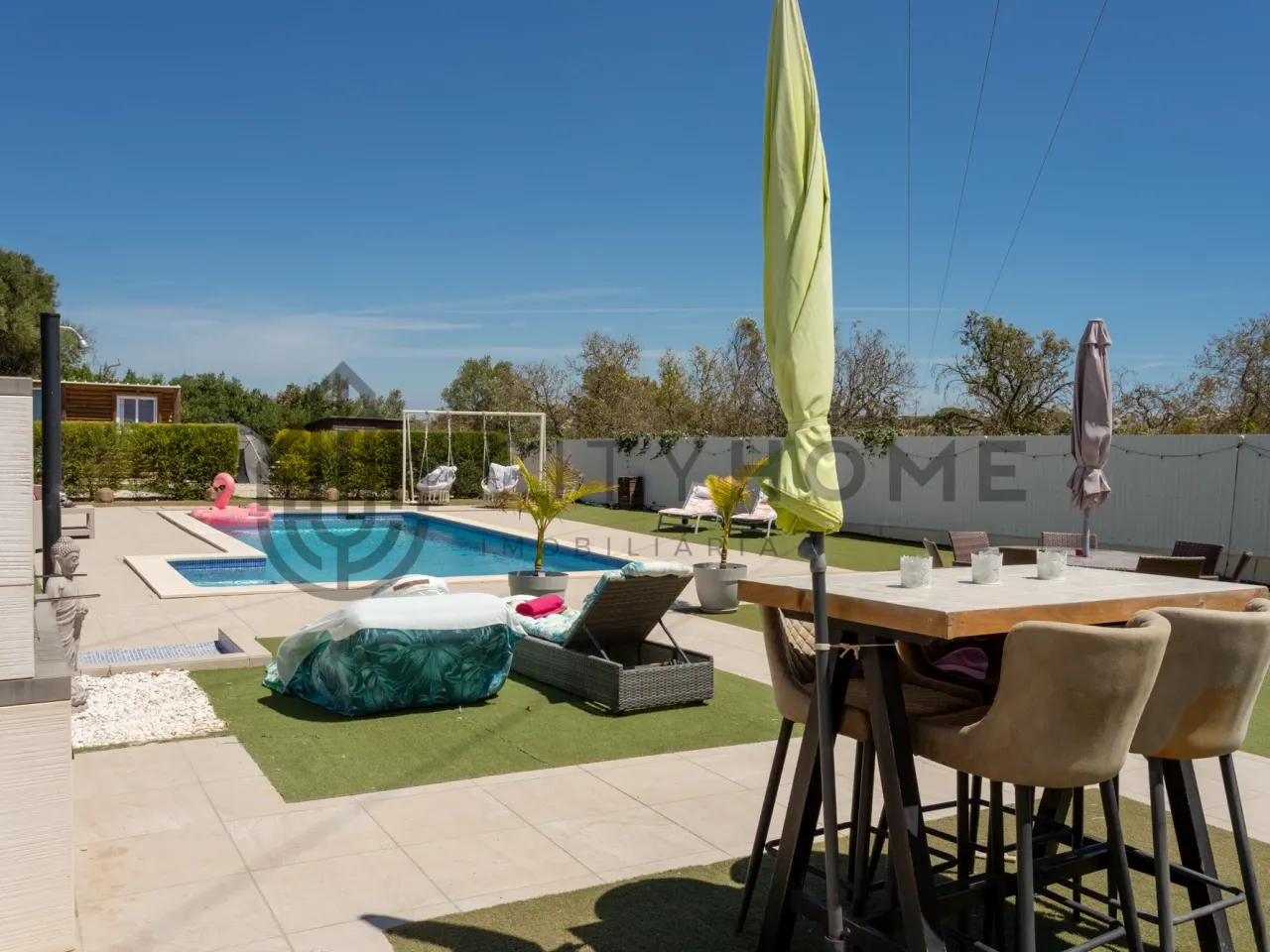 Contemporary 3-Bedroom House with Expansive Pool and Garden in Lagoa Portugal - View image 35 of 46