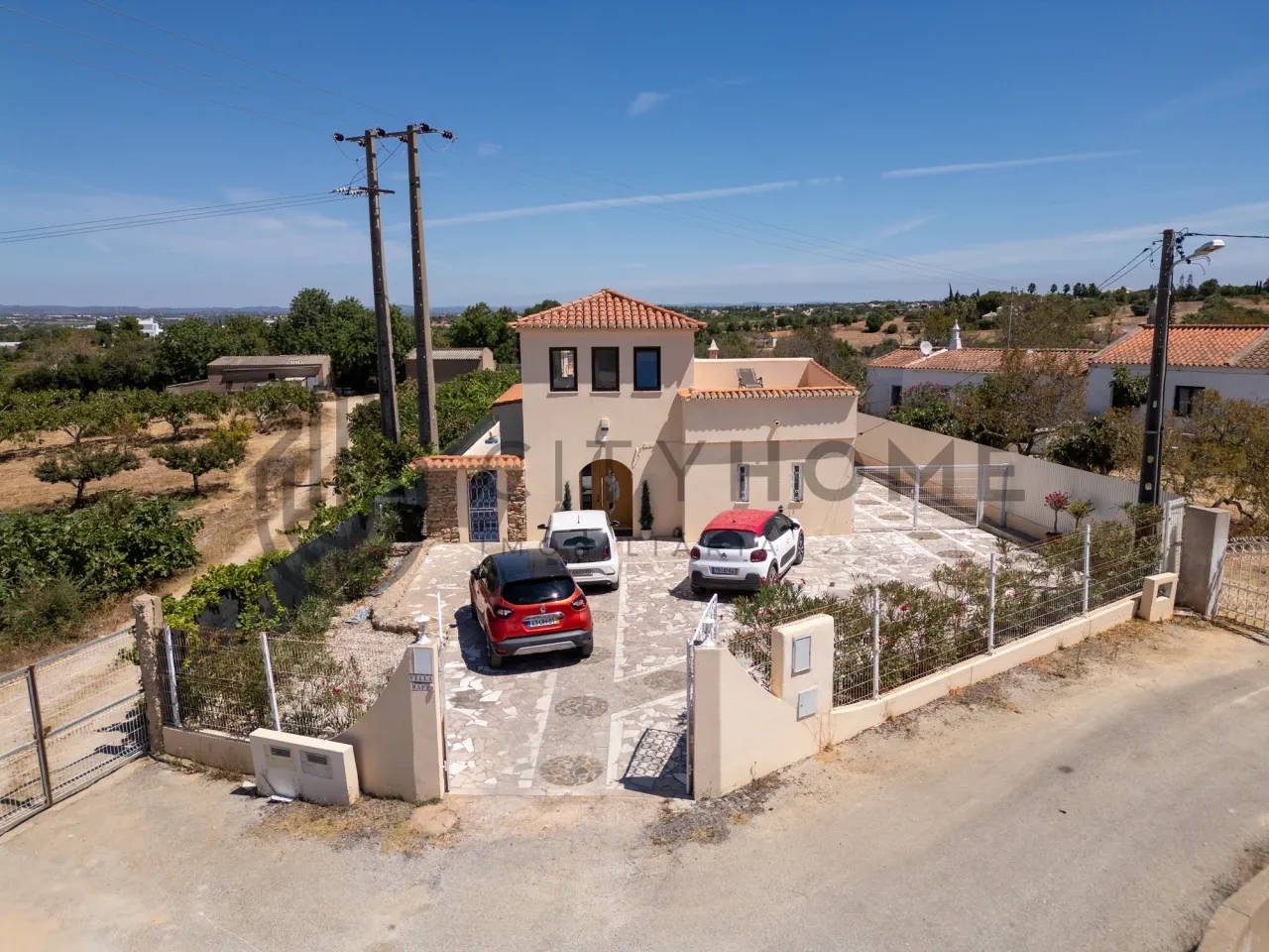 Contemporary 3-Bedroom House with Expansive Pool and Garden in Lagoa Portugal - View image 41 of 46