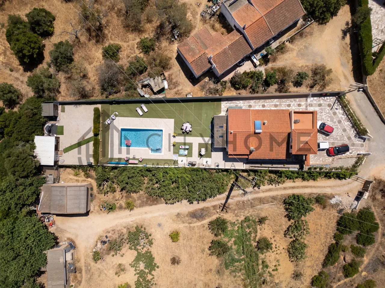 Contemporary 3-Bedroom House with Expansive Pool and Garden in Lagoa Portugal - View image 43 of 46