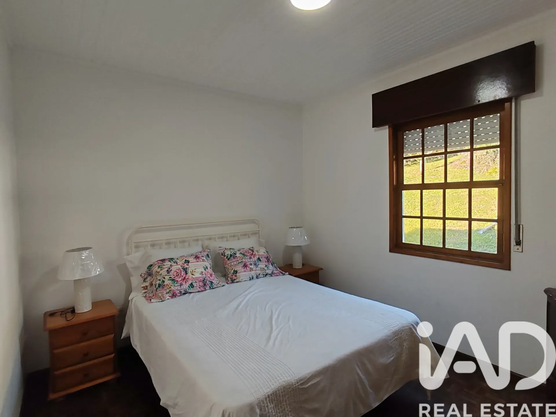 Spacious 5-Bedroom Family House with Expansive Garden in Lajes do Pico - View image 7 of 33