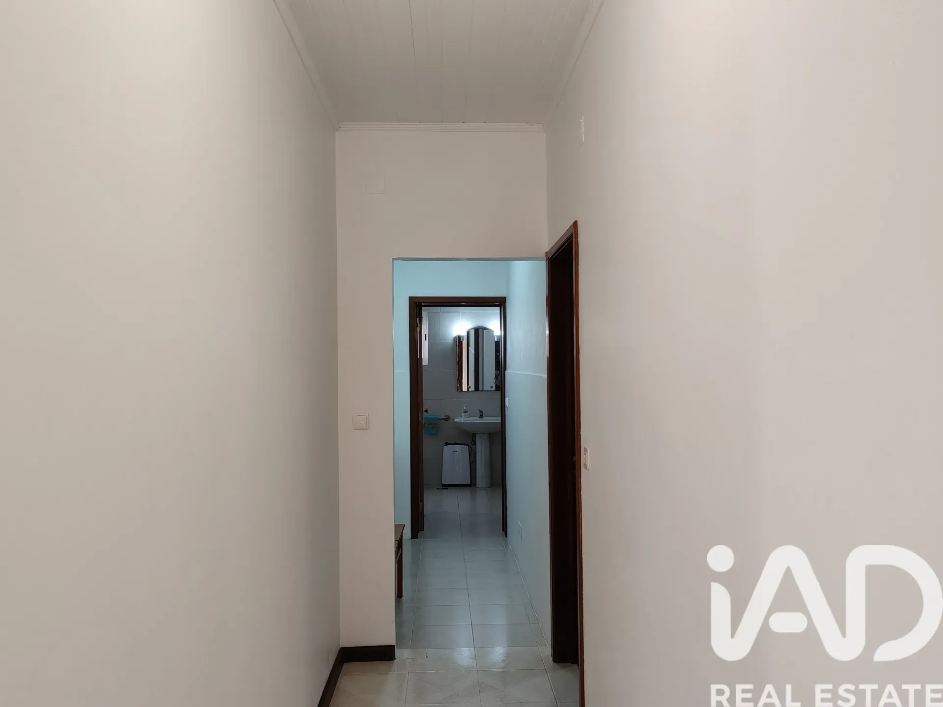 Spacious 5-Bedroom Family House with Expansive Garden in Lajes do Pico - View image 9 of 33