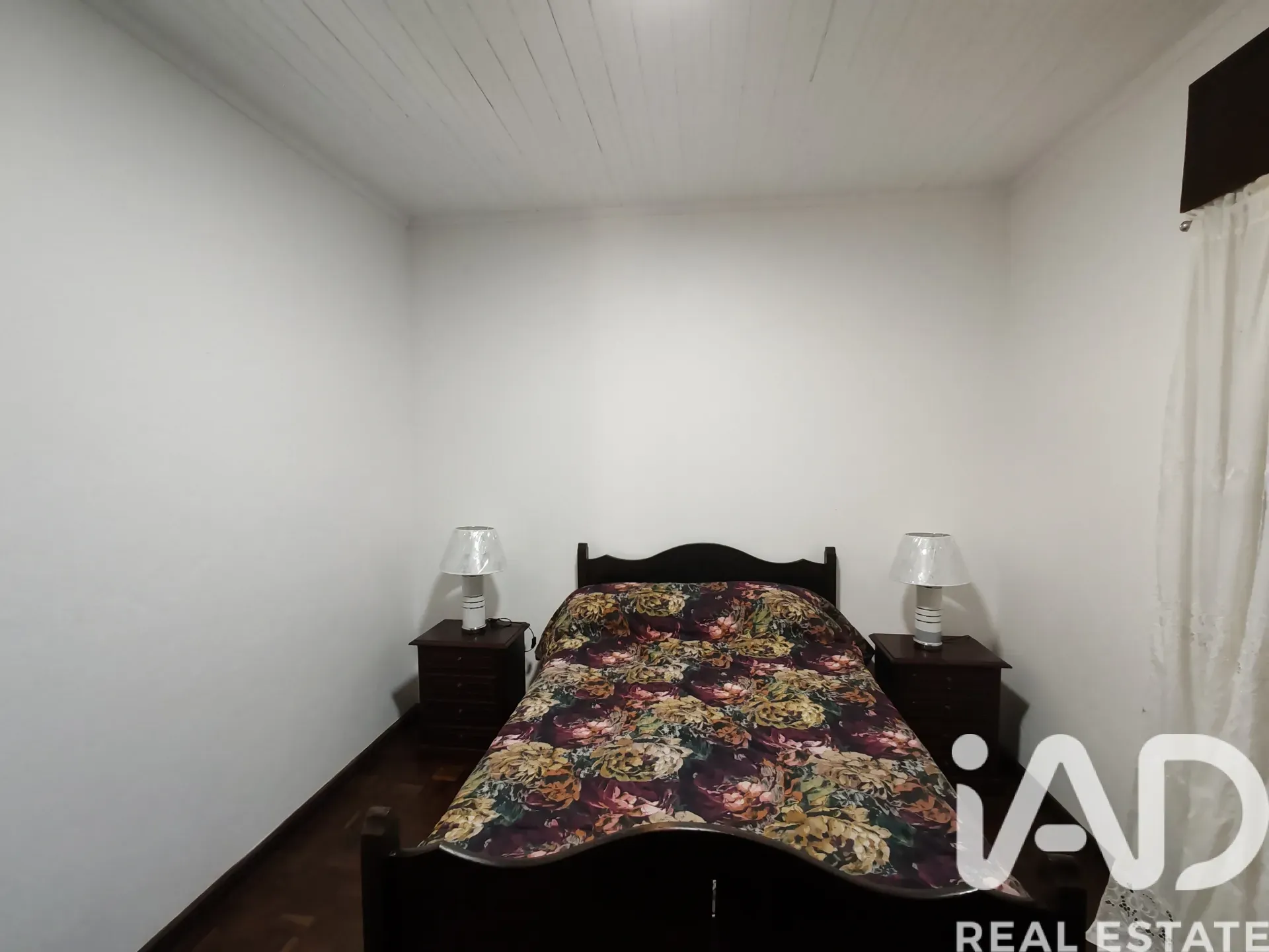 Spacious 5-Bedroom Family House with Expansive Garden in Lajes do Pico - View image 10 of 33