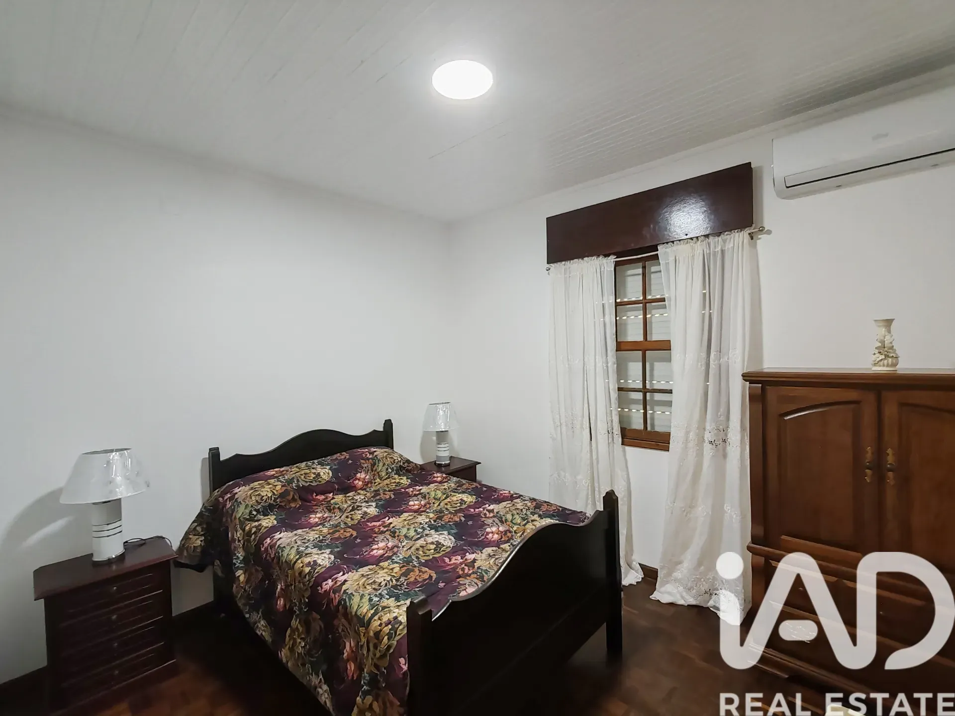 Spacious 5-Bedroom Family House with Expansive Garden in Lajes do Pico - View image 11 of 33