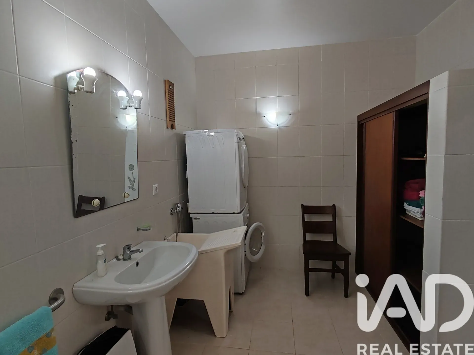 Spacious 5-Bedroom Family House with Expansive Garden in Lajes do Pico - View image 12 of 33