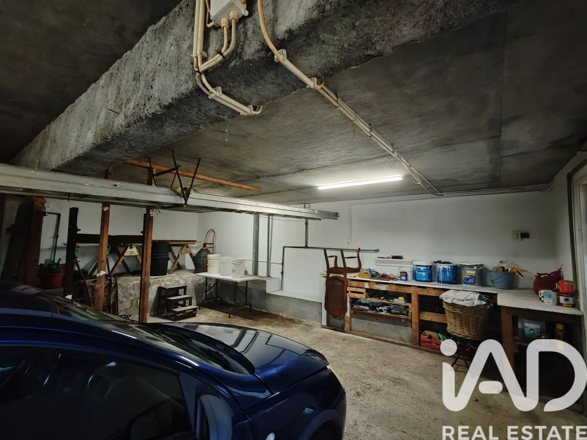 Spacious 5-Bedroom Family House with Expansive Garden in Lajes do Pico - View image 22 of 33