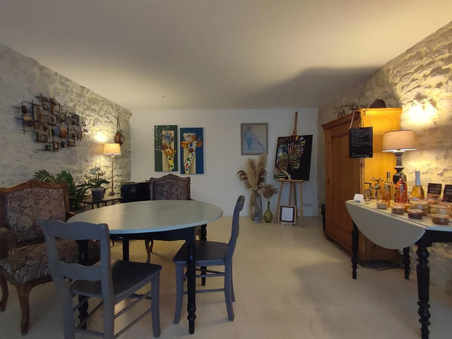 Spacious 7-Bedroom Farmhouse with Pool Near Cahors, France - Image 5