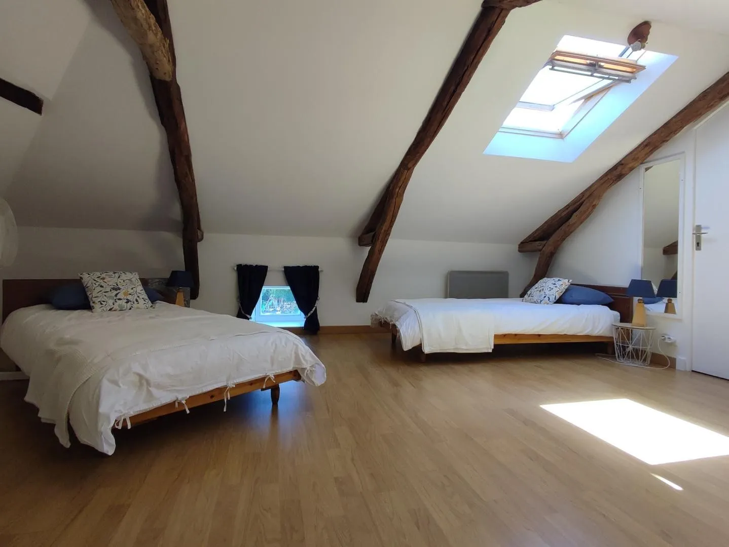 Spacious 7-Bedroom Farmhouse with Pool Near Cahors, France - View image 6 of 29