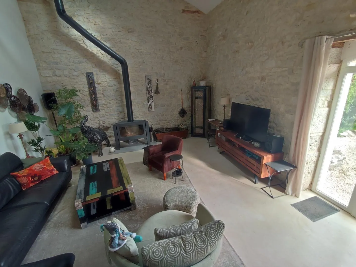 Spacious 7-Bedroom Farmhouse with Pool Near Cahors, France - View image 21 of 29