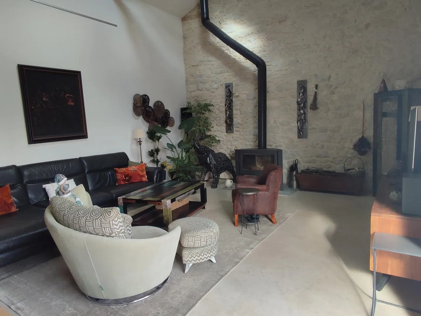 Spacious 7-Bedroom Farmhouse with Pool Near Cahors, France - View image 22 of 29