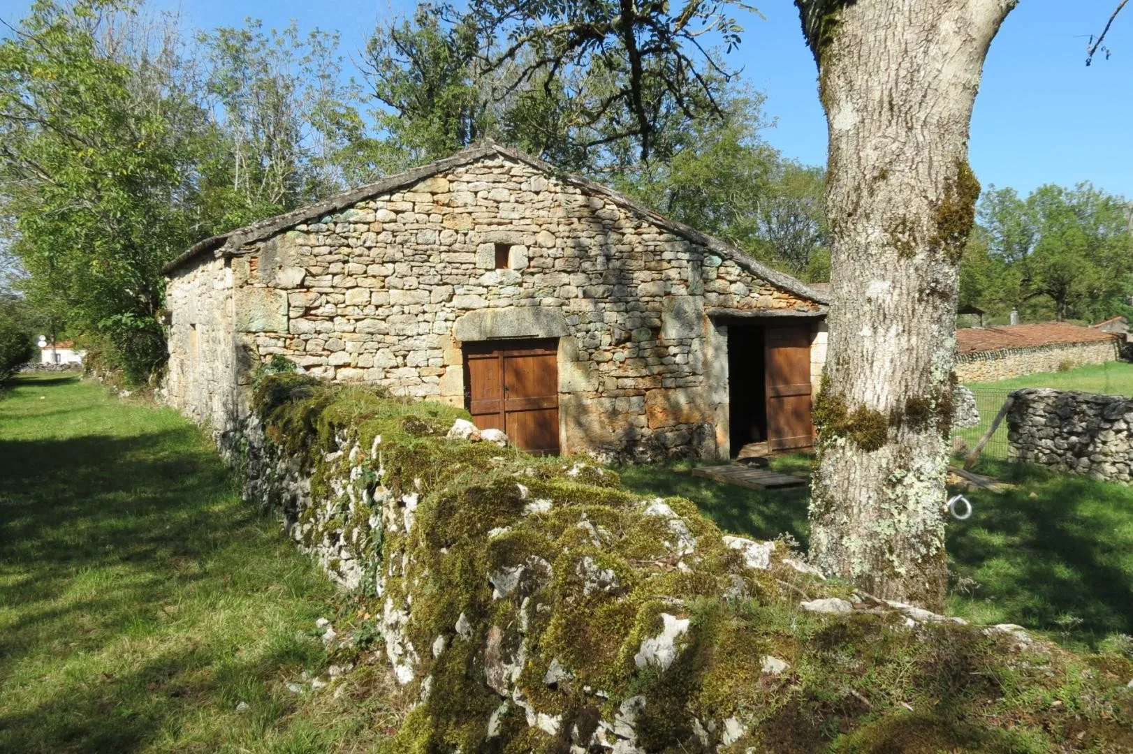 Spacious 7-Bedroom Farmhouse with Pool Near Cahors, France - View image 25 of 29