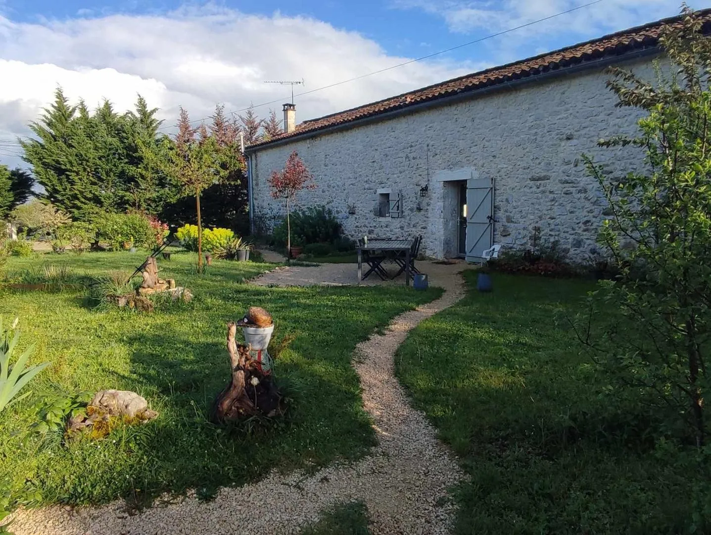Spacious 7-Bedroom Farmhouse with Pool Near Cahors, France - View image 28 of 29