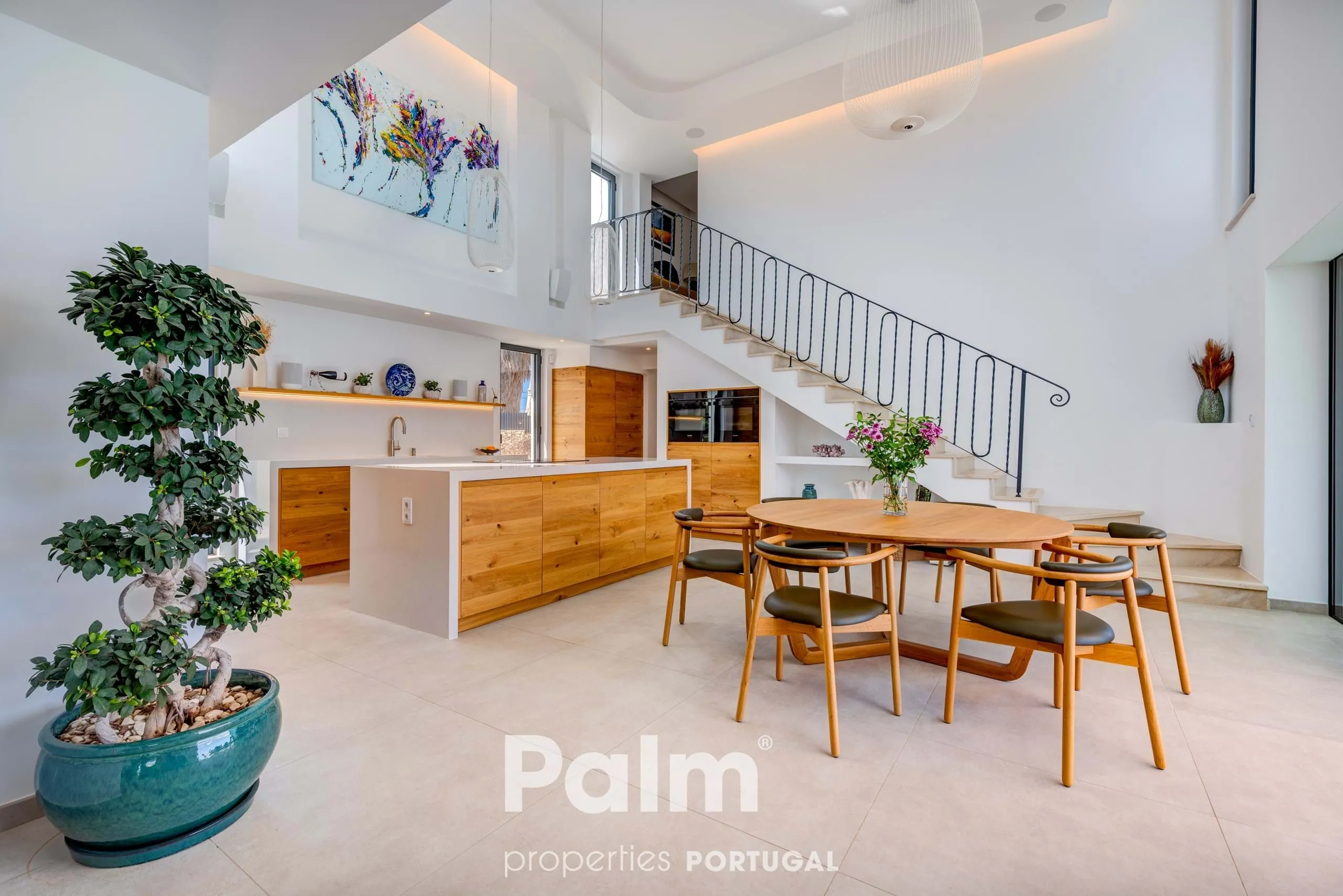 Contemporary 4-Bedroom Villa with Pool and Expansive Gardens in Carvoeiro - View image 6 of 74