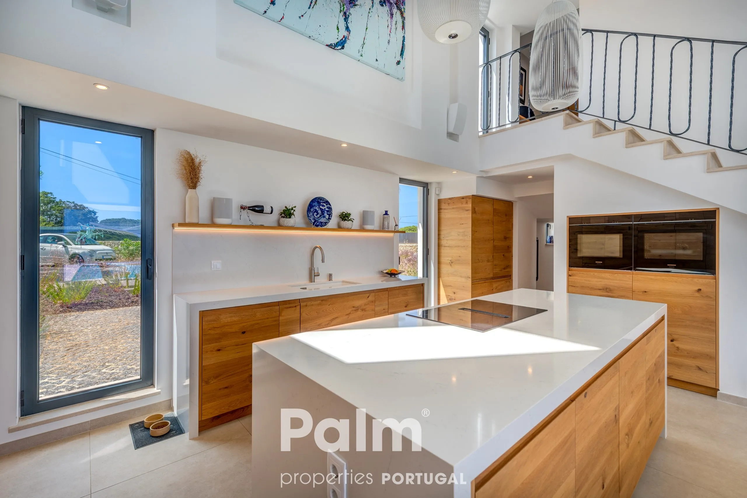 Contemporary 4-Bedroom Villa with Pool and Expansive Gardens in Carvoeiro - View image 7 of 74