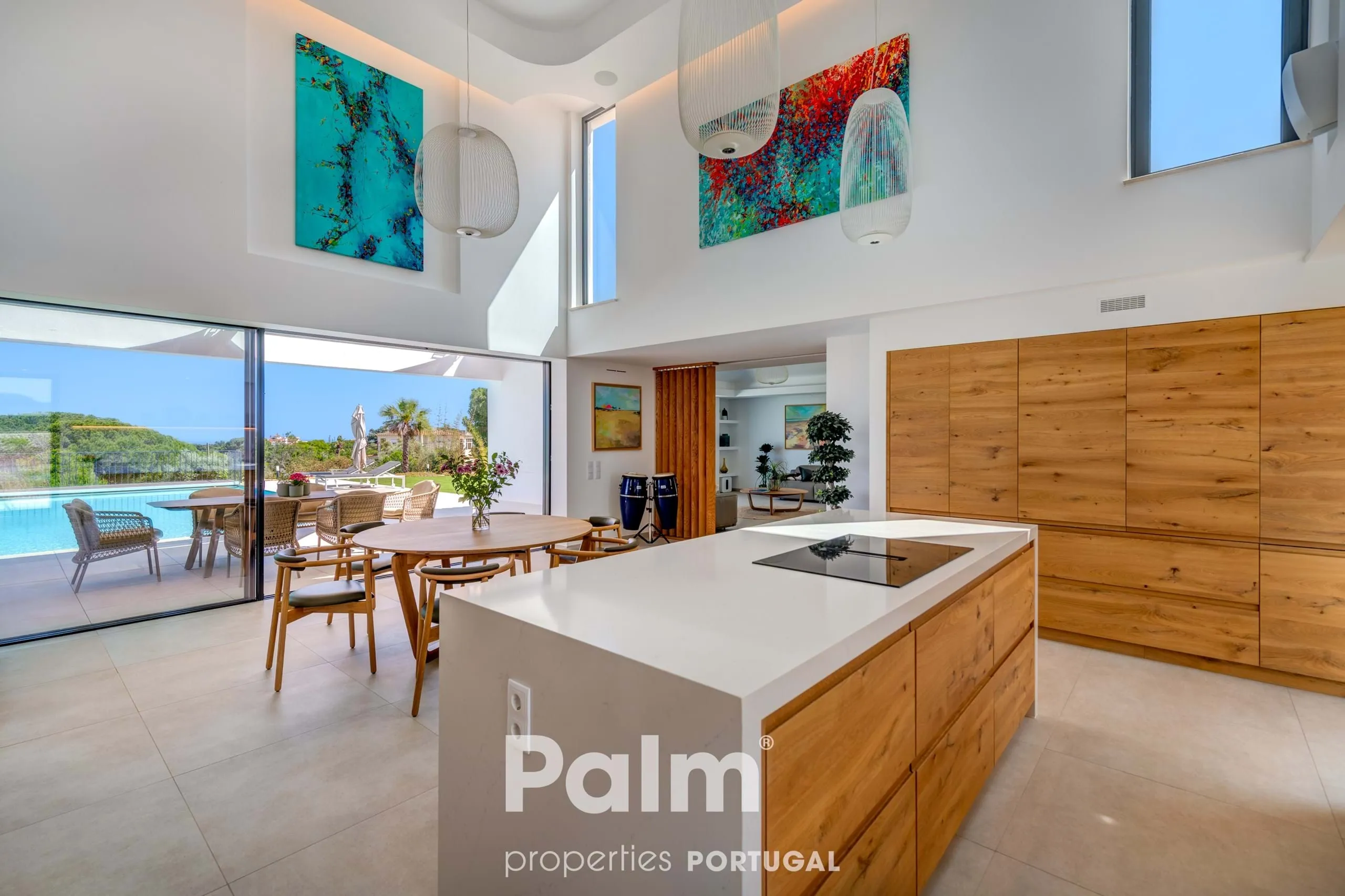 Contemporary 4-Bedroom Villa with Pool and Expansive Gardens in Carvoeiro - View image 8 of 74