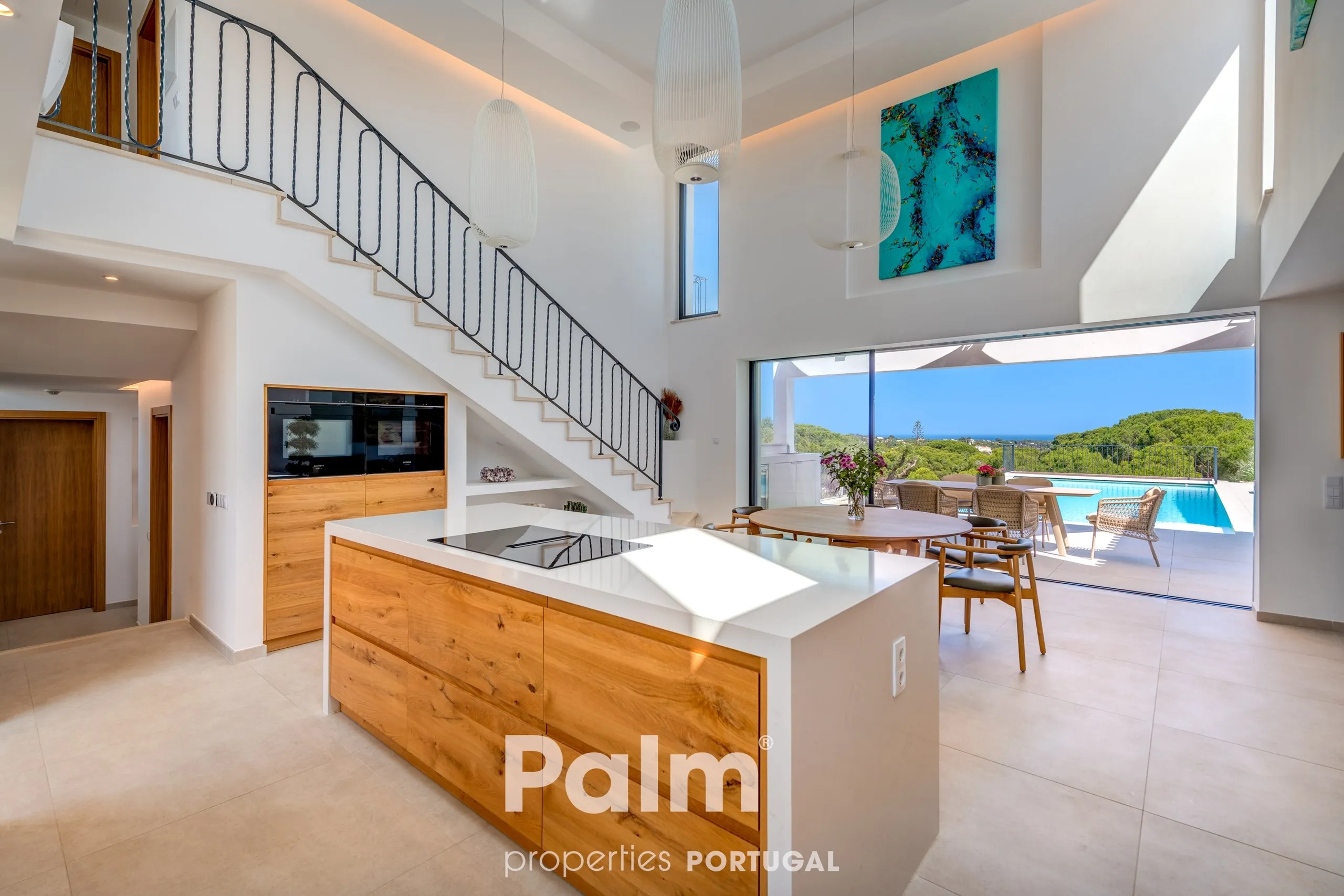 Contemporary 4-Bedroom Villa with Pool and Expansive Gardens in Carvoeiro - View image 9 of 74