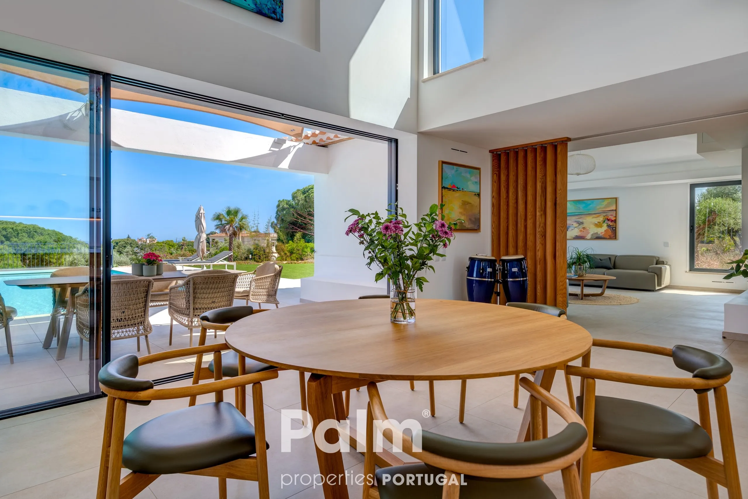 Contemporary 4-Bedroom Villa with Pool and Expansive Gardens in Carvoeiro - View image 10 of 74