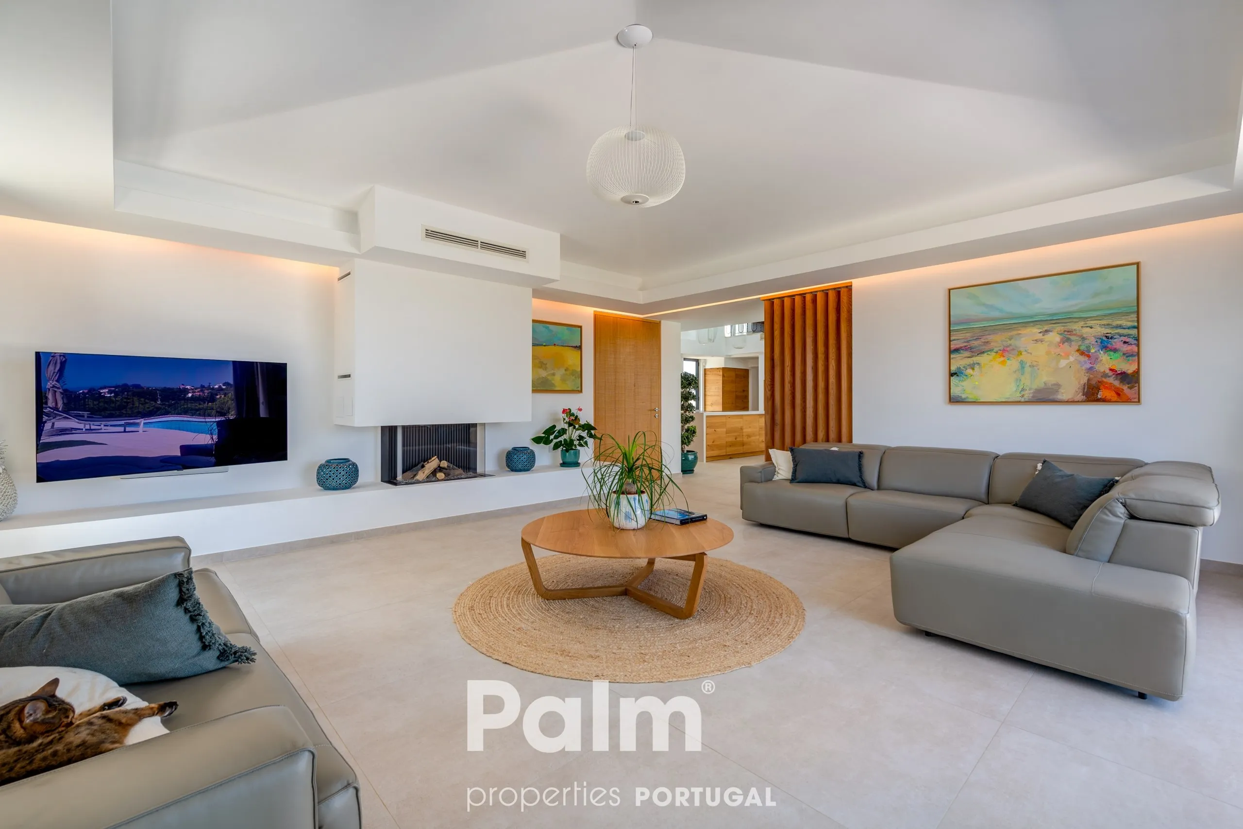 Contemporary 4-Bedroom Villa with Pool and Expansive Gardens in Carvoeiro - View image 12 of 74