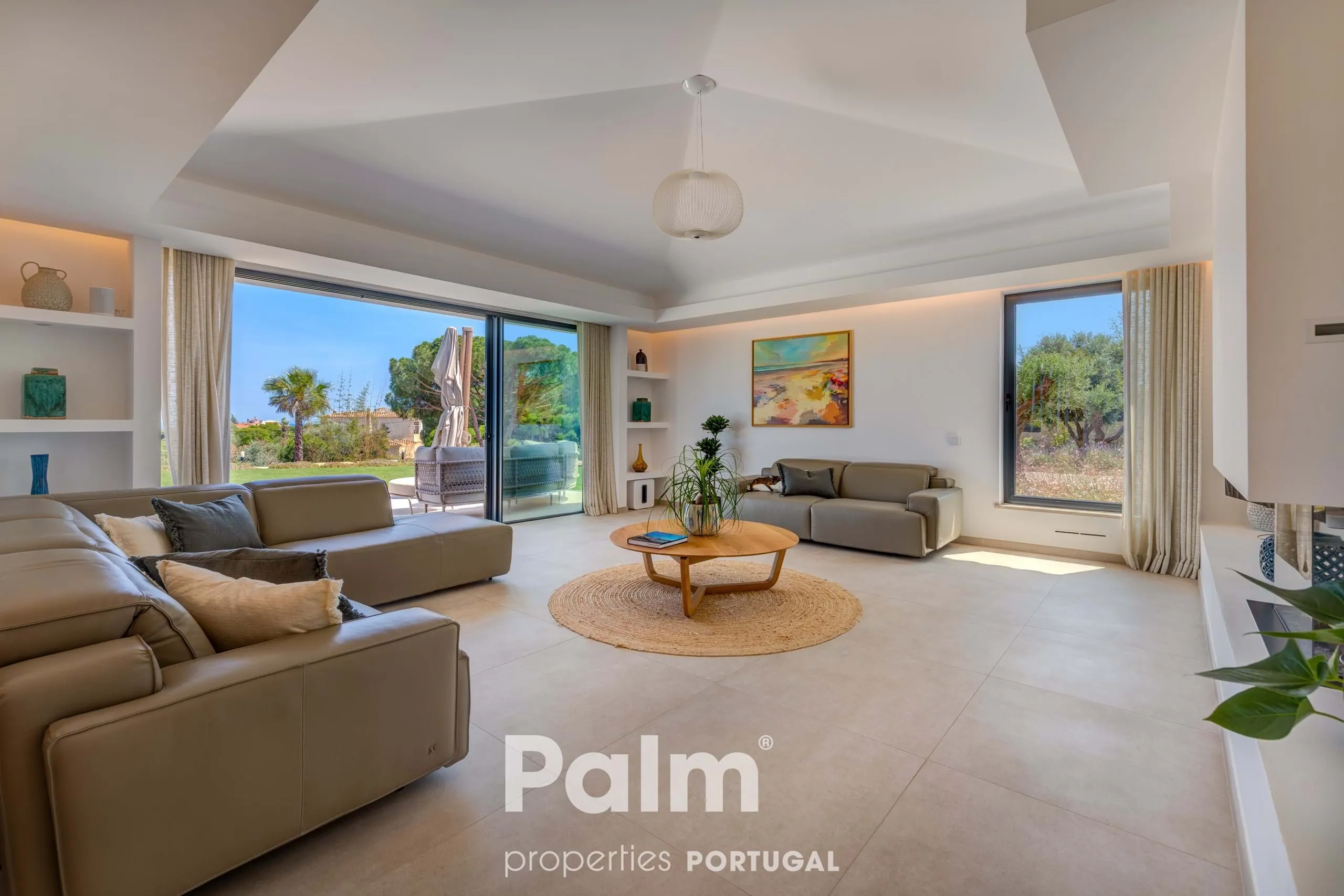 Contemporary 4-Bedroom Villa with Pool and Expansive Gardens in Carvoeiro - View image 13 of 74