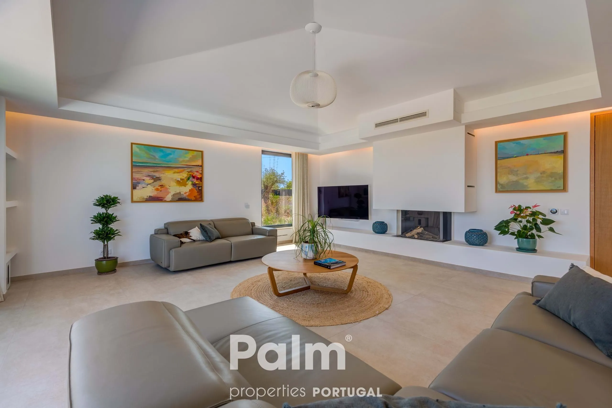 Contemporary 4-Bedroom Villa with Pool and Expansive Gardens in Carvoeiro - View image 15 of 74