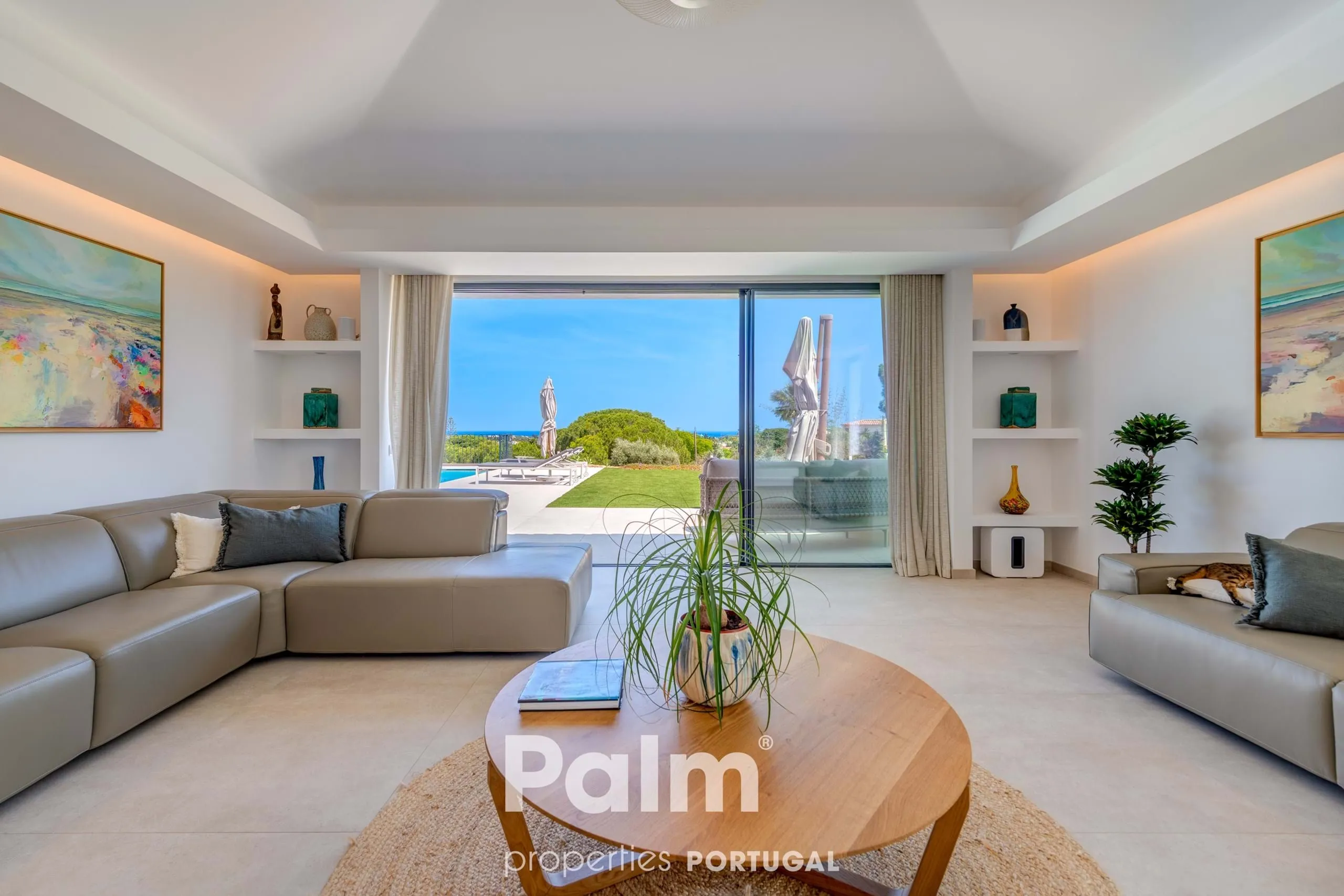 Contemporary 4-Bedroom Villa with Pool and Expansive Gardens in Carvoeiro - View image 16 of 74