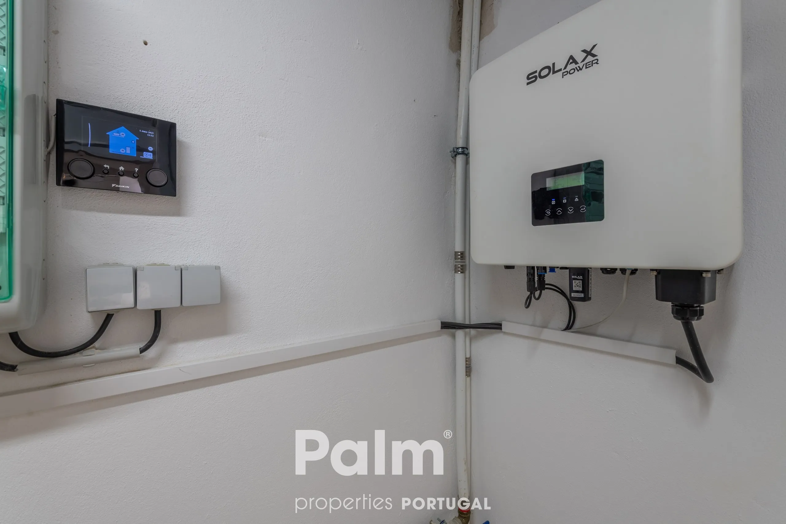 Contemporary 4-Bedroom Villa with Pool and Expansive Gardens in Carvoeiro - View image 33 of 74