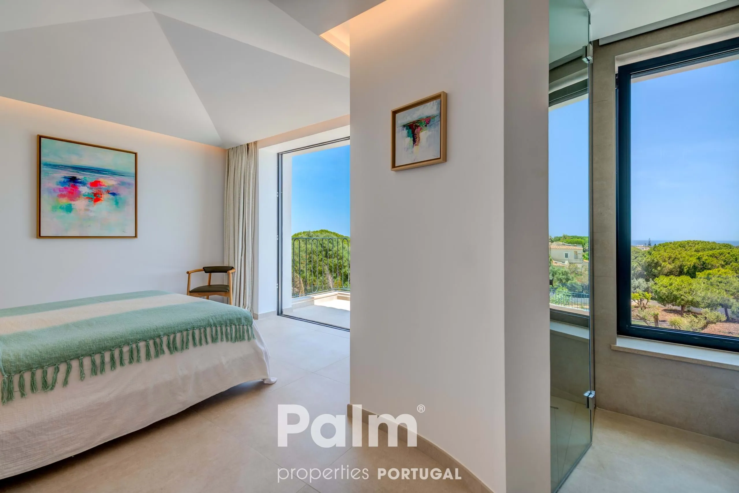 Contemporary 4-Bedroom Villa with Pool and Expansive Gardens in Carvoeiro - View image 35 of 74