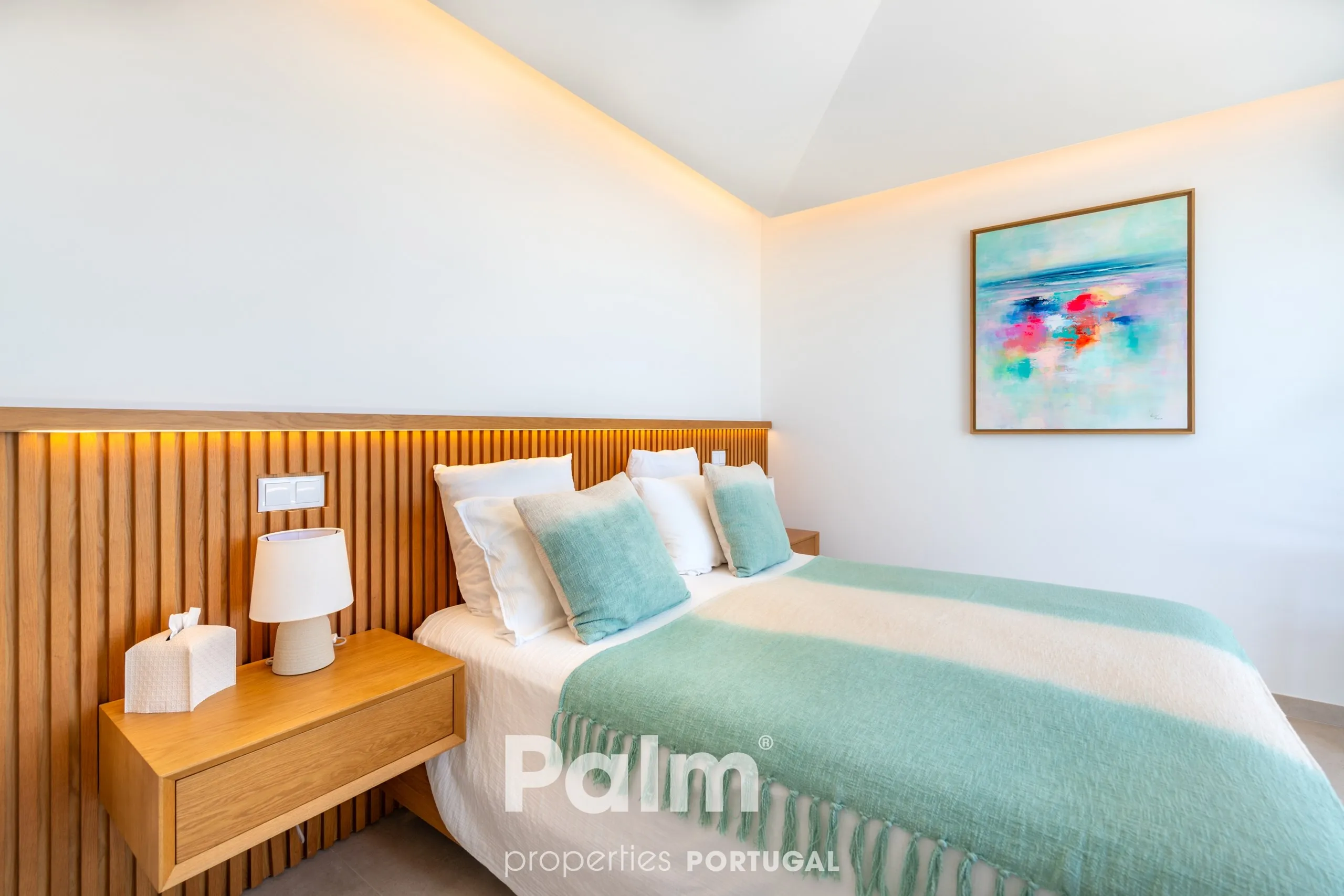 Contemporary 4-Bedroom Villa with Pool and Expansive Gardens in Carvoeiro - View image 36 of 74