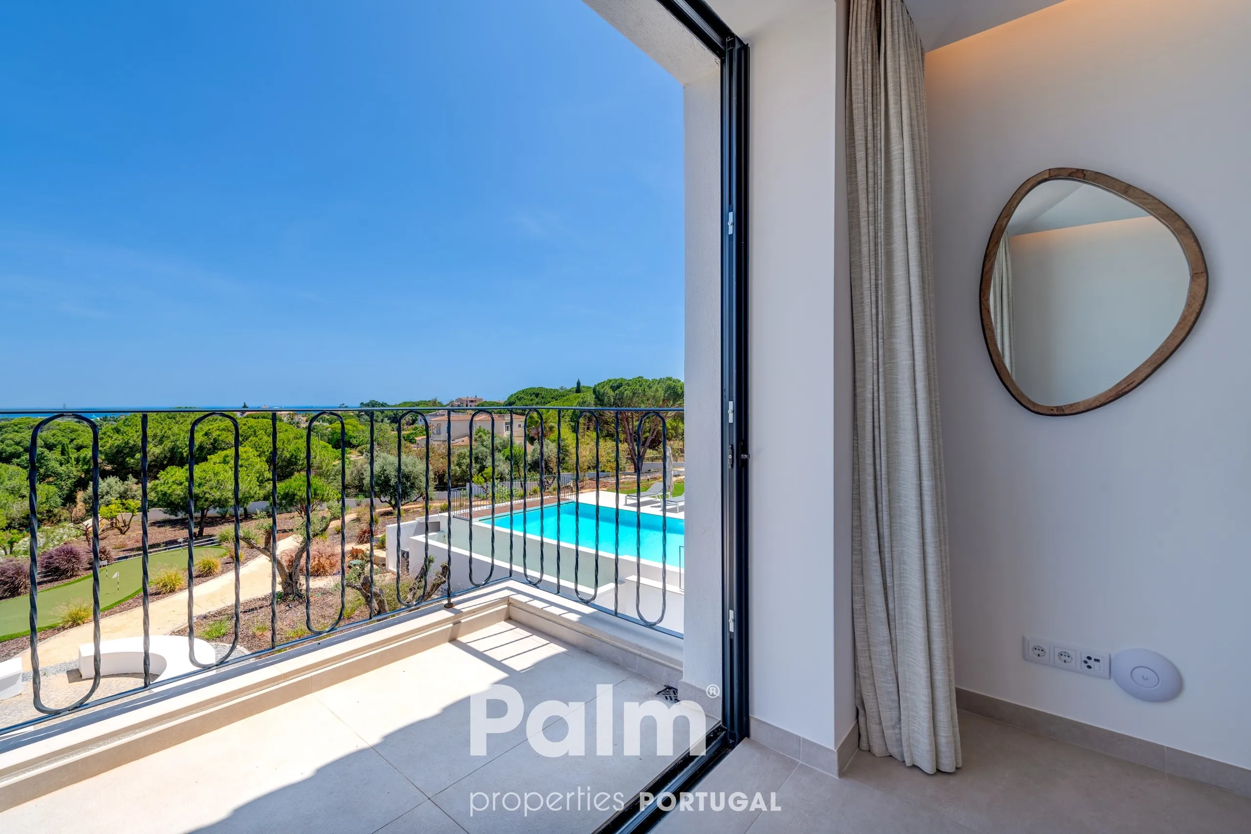 Contemporary 4-Bedroom Villa with Pool and Expansive Gardens in Carvoeiro - View image 40 of 74