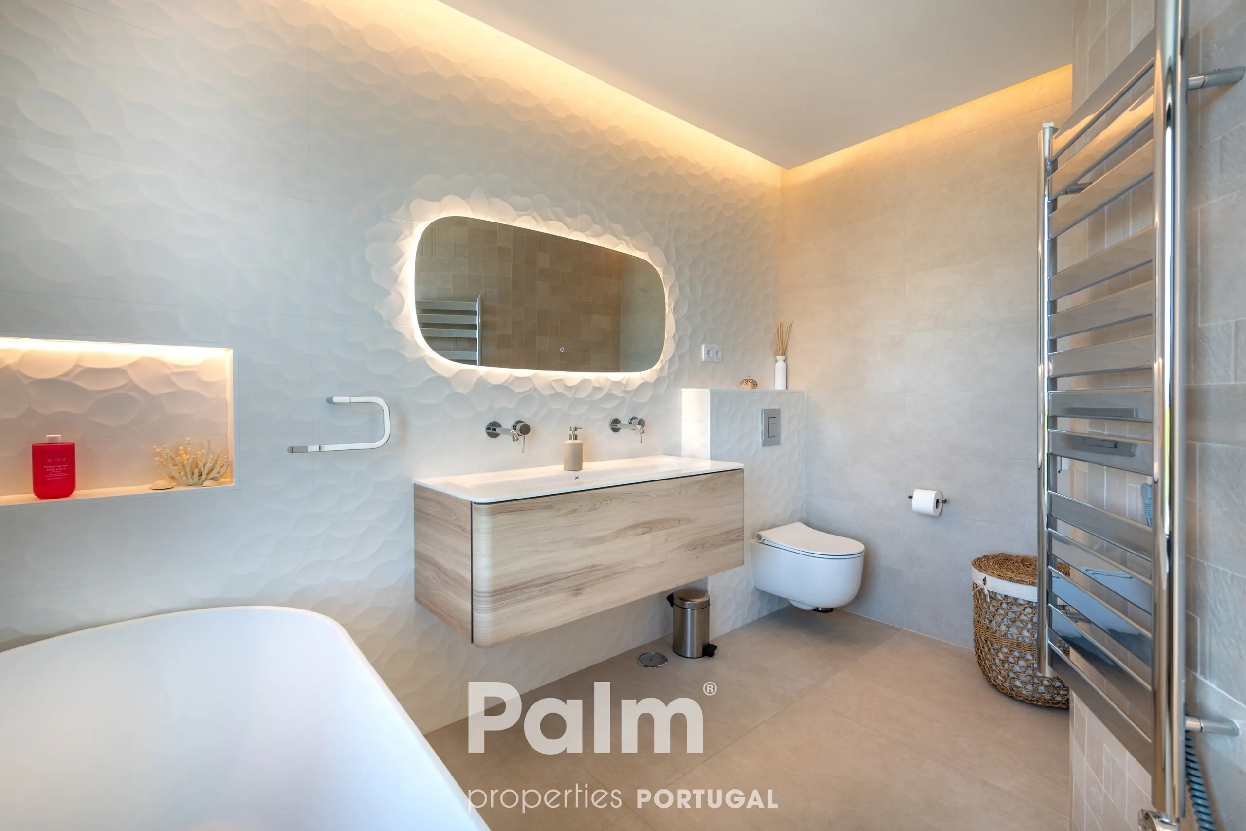 Contemporary 4-Bedroom Villa with Pool and Expansive Gardens in Carvoeiro - View image 44 of 74