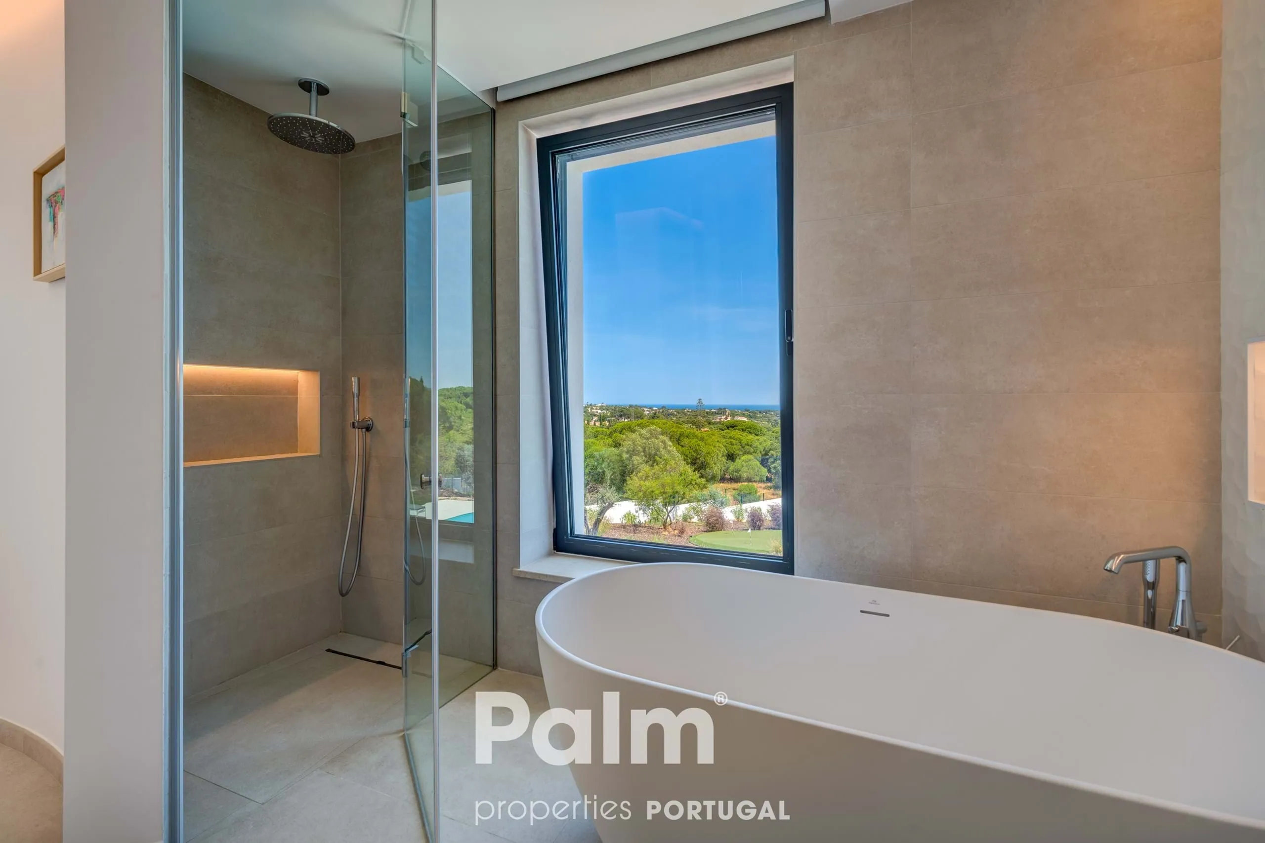 Contemporary 4-Bedroom Villa with Pool and Expansive Gardens in Carvoeiro - View image 45 of 74